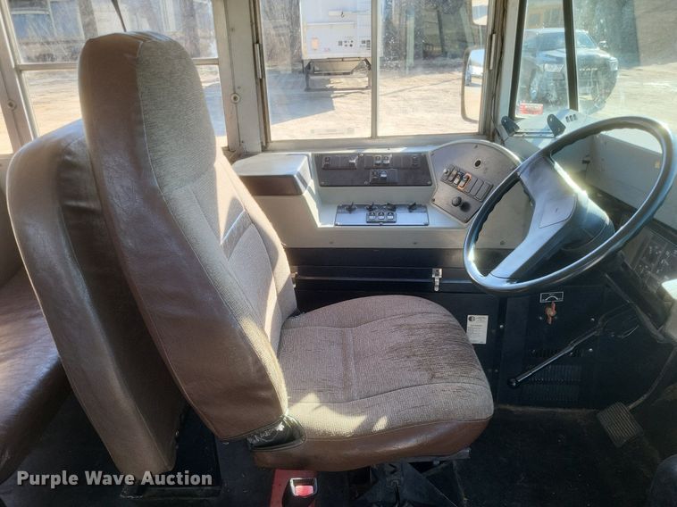 image for item MI9987 2003 International 3800 school bus