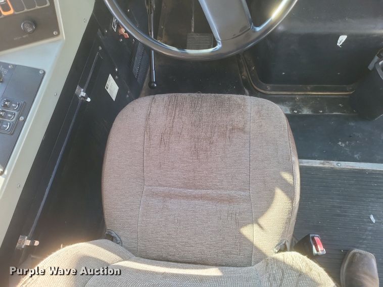 image for item MI9987 2003 International 3800 school bus