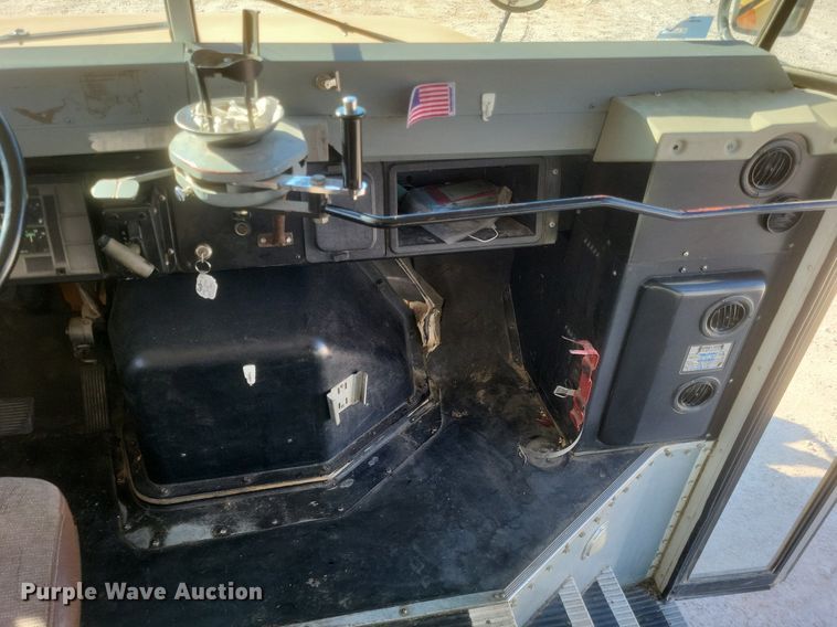 image for item MI9987 2003 International 3800 school bus