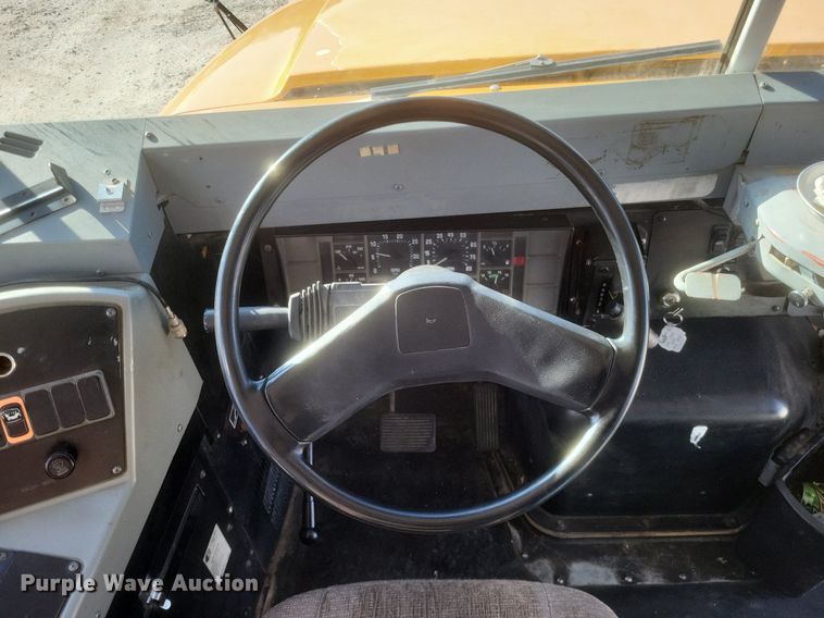 image for item MI9987 2003 International 3800 school bus