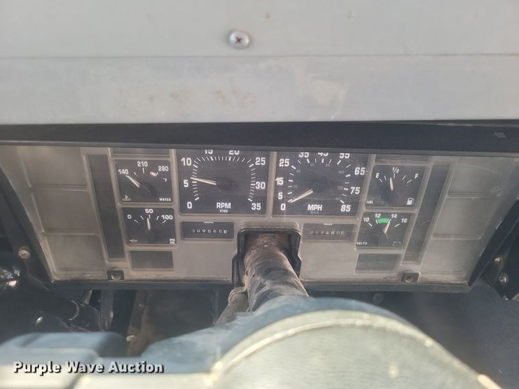 image for item MI9987 2003 International 3800 school bus