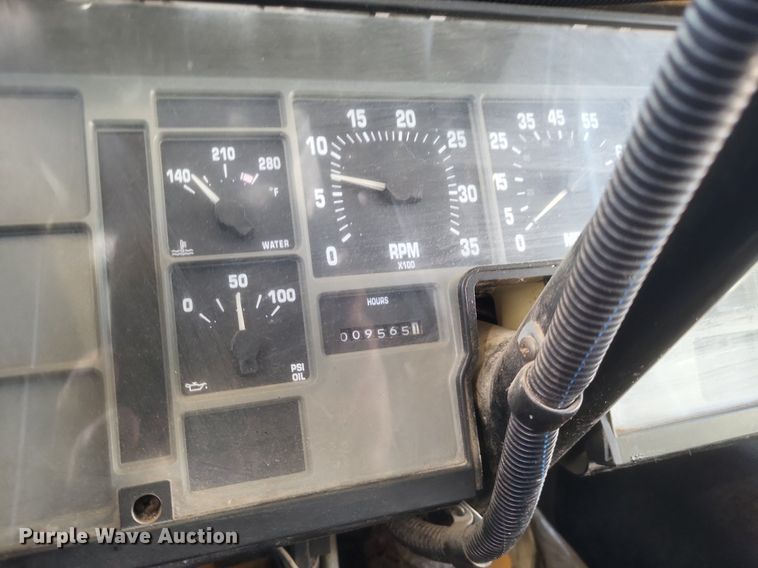 image for item MI9987 2003 International 3800 school bus