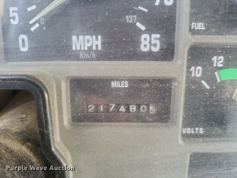 image for item MI9987 2003 International 3800 school bus