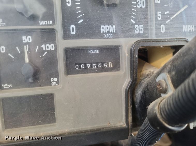 image for item MI9987 2003 International 3800 school bus