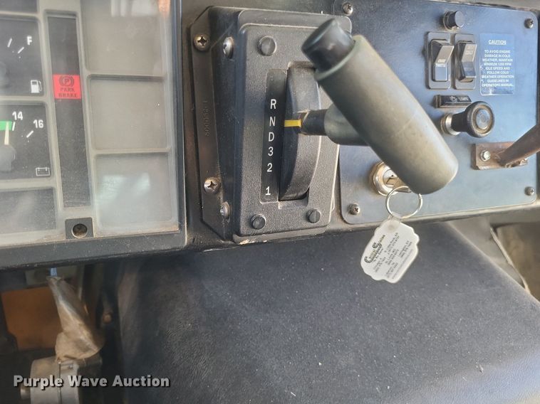 image for item MI9987 2003 International 3800 school bus