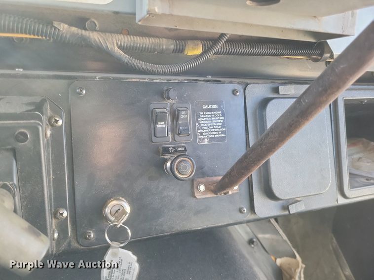 image for item MI9987 2003 International 3800 school bus