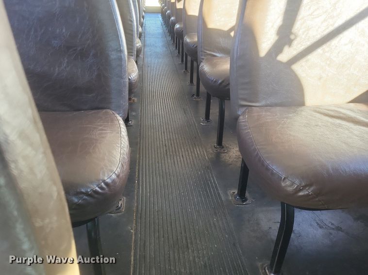 image for item MI9987 2003 International 3800 school bus