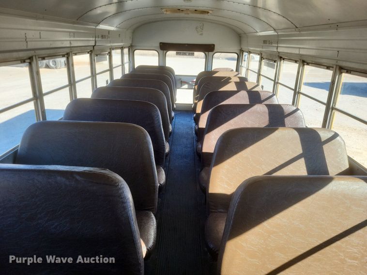 image for item MI9987 2003 International 3800 school bus