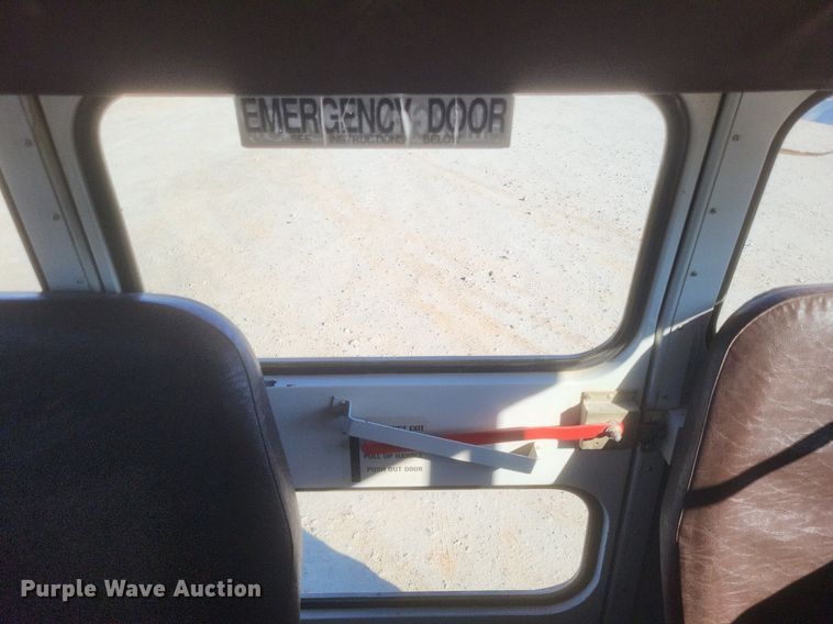 image for item MI9987 2003 International 3800 school bus