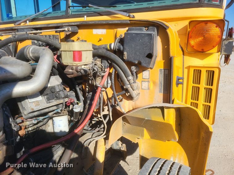 image for item MI9987 2003 International 3800 school bus