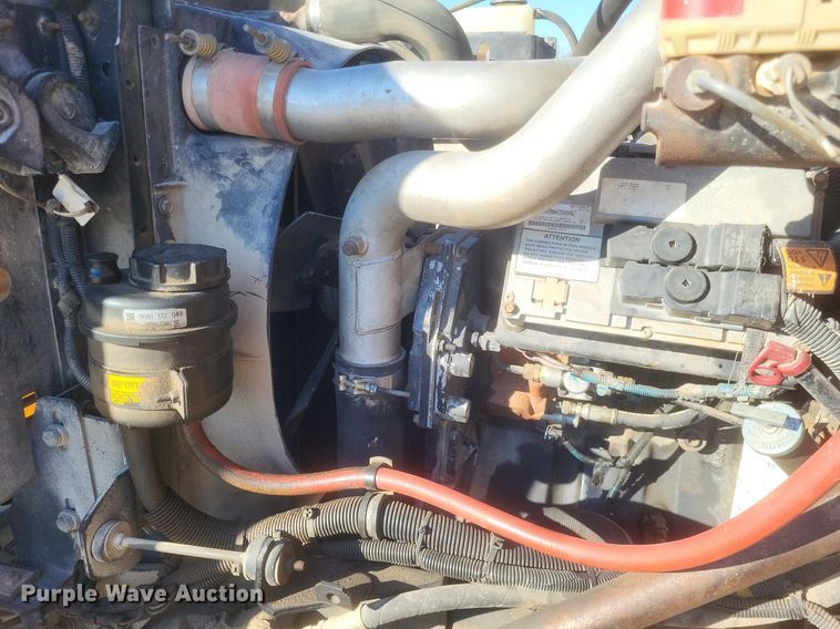 image for item MI9987 2003 International 3800 school bus