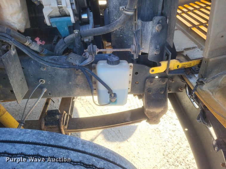 image for item MI9987 2003 International 3800 school bus