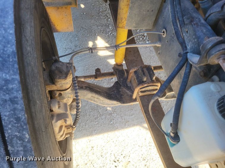 image for item MI9987 2003 International 3800 school bus