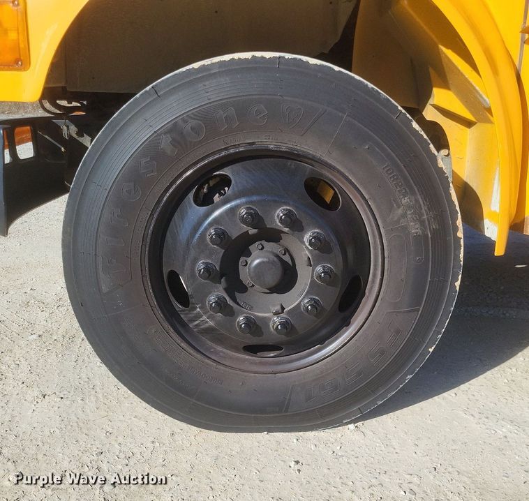 image for item MI9987 2003 International 3800 school bus