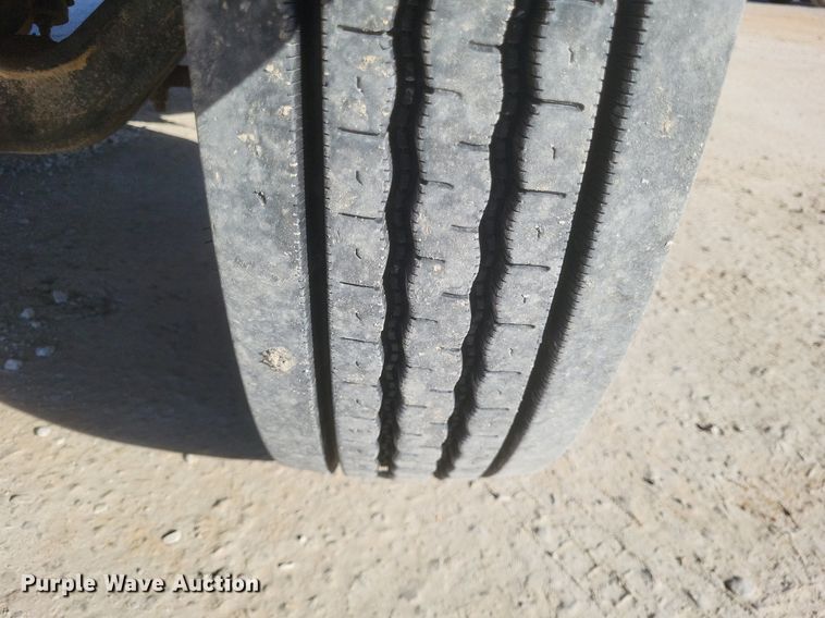 image for item MI9987 2003 International 3800 school bus