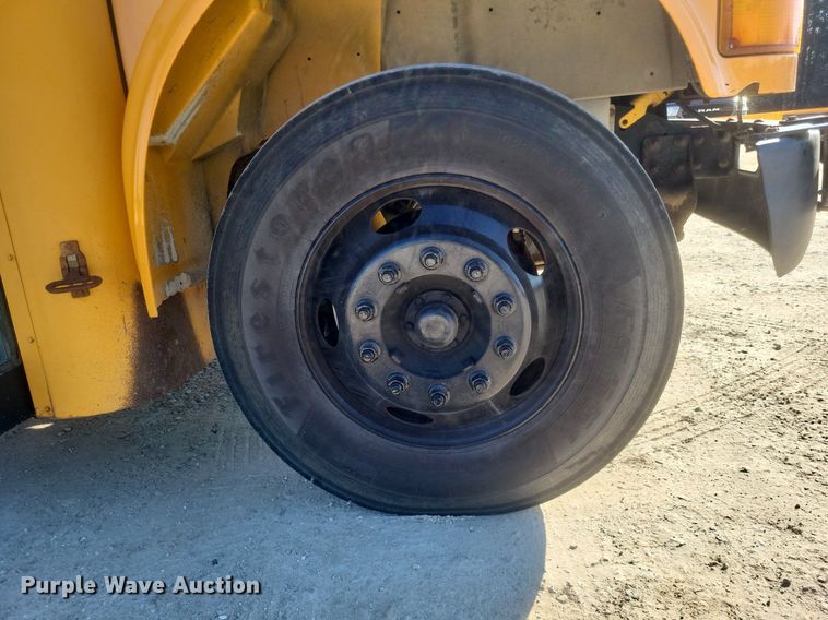 image for item MI9987 2003 International 3800 school bus