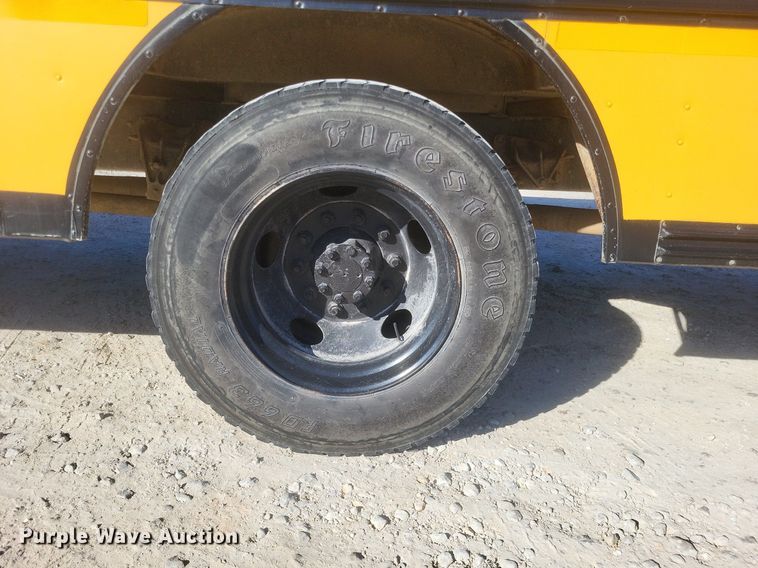 image for item MI9987 2003 International 3800 school bus