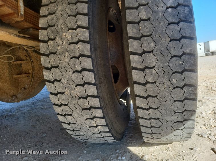 image for item MI9987 2003 International 3800 school bus