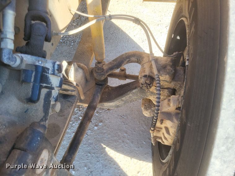 image for item MI9987 2003 International 3800 school bus