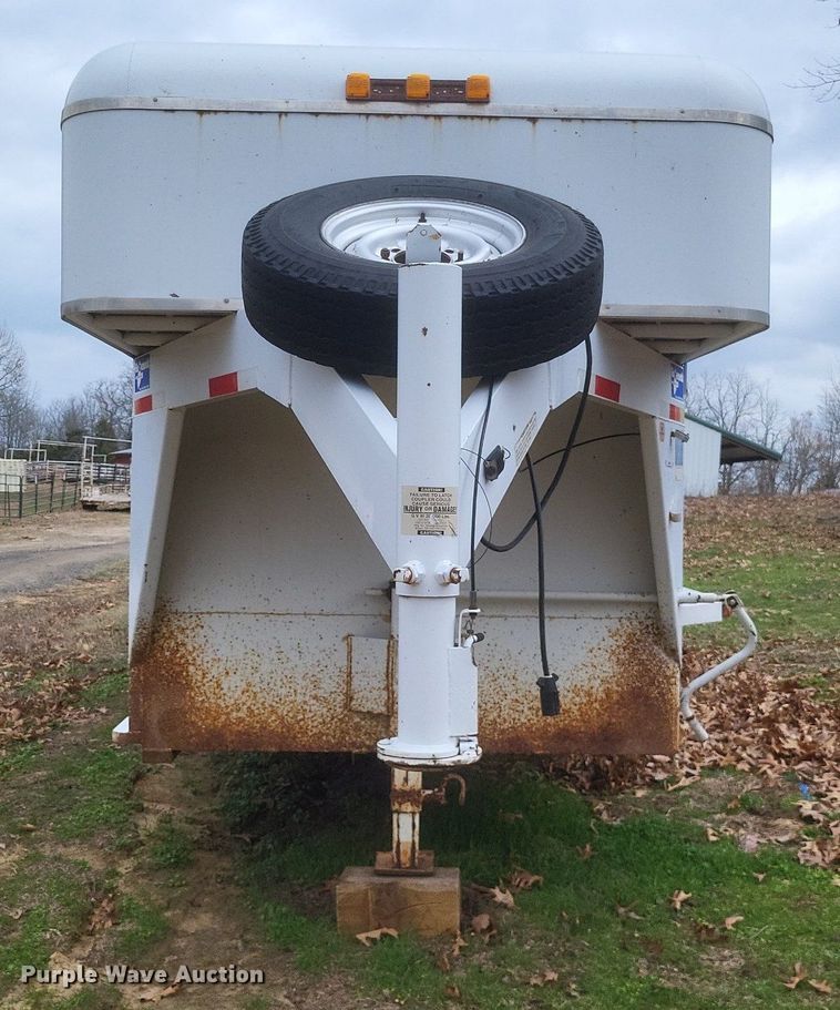 image for item MJ9003 1997 Gooseneck livestock trailer