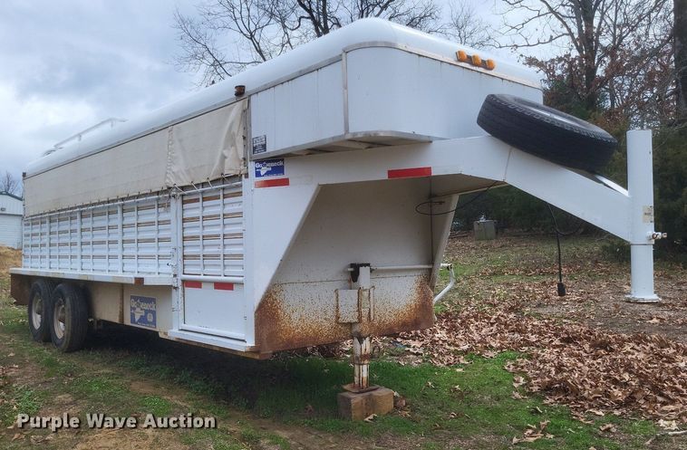 image for item MJ9003 1997 Gooseneck livestock trailer