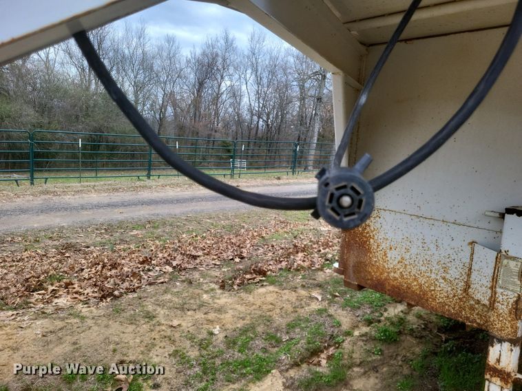 image for item MJ9003 1997 Gooseneck livestock trailer