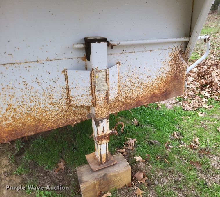 image for item MJ9003 1997 Gooseneck livestock trailer