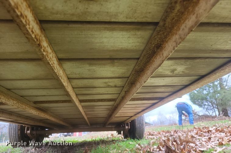 image for item MJ9003 1997 Gooseneck livestock trailer