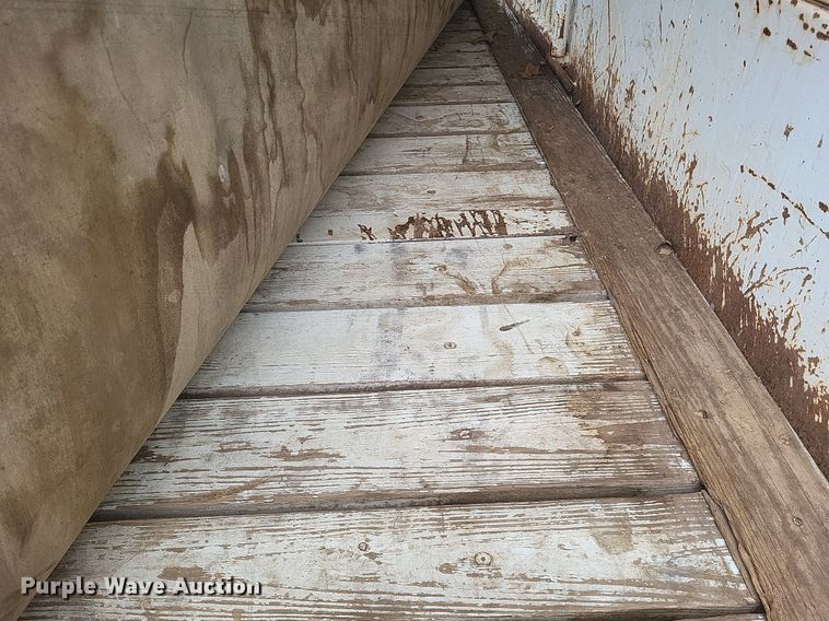 image for item MJ9003 1997 Gooseneck livestock trailer