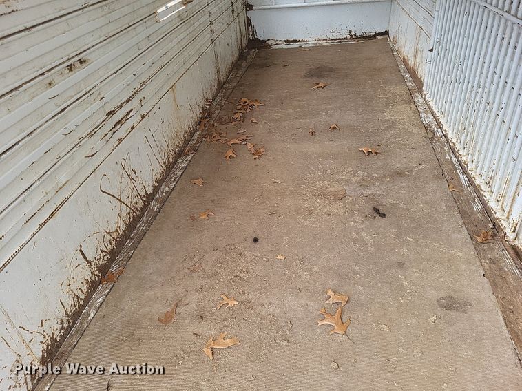 image for item MJ9003 1997 Gooseneck livestock trailer