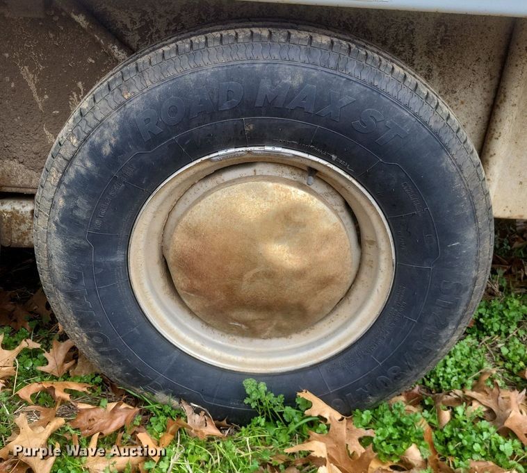 image for item MJ9003 1997 Gooseneck livestock trailer