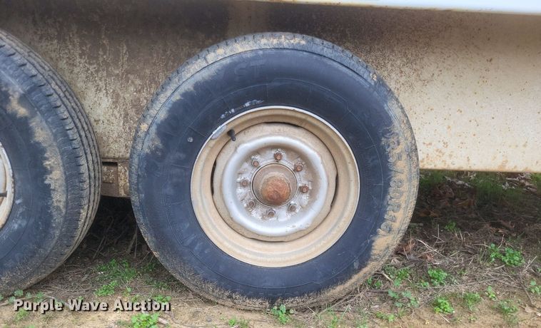 image for item MJ9003 1997 Gooseneck livestock trailer