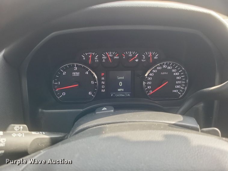 image for item MJ9005 2015 Chevrolet Silverado 1500 Double Cab pickup truck