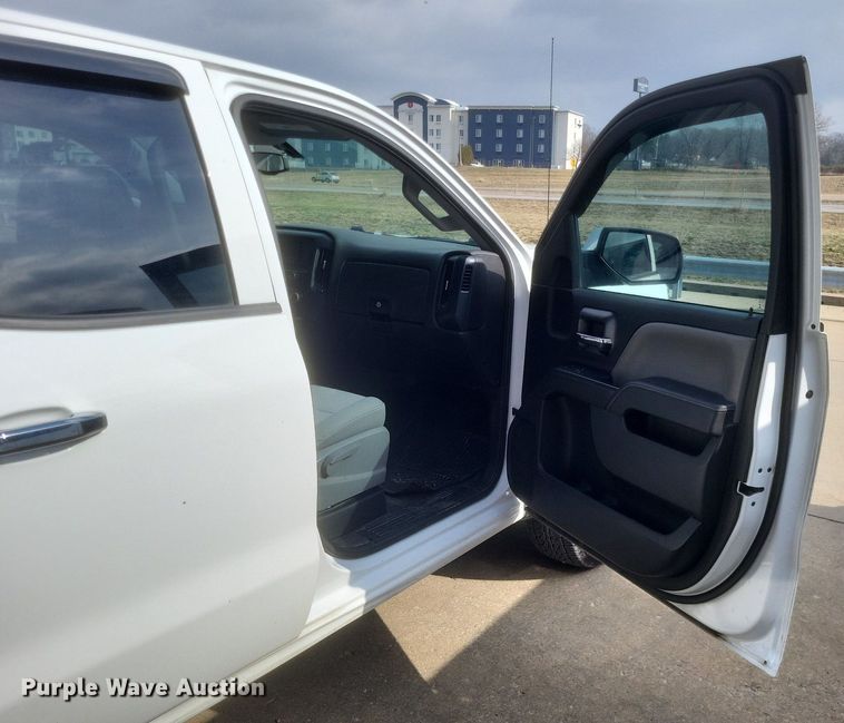 image for item MJ9005 2015 Chevrolet Silverado 1500 Double Cab pickup truck