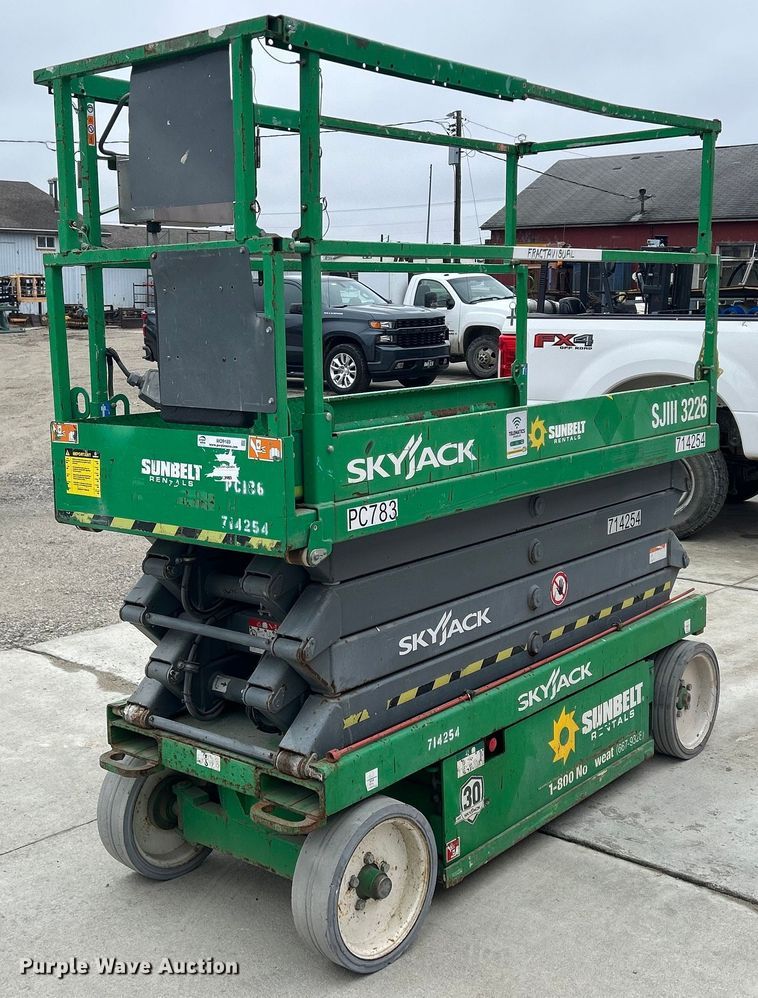 image for item MO9189 2015 Skyjack SJIII 3226 scissor lift