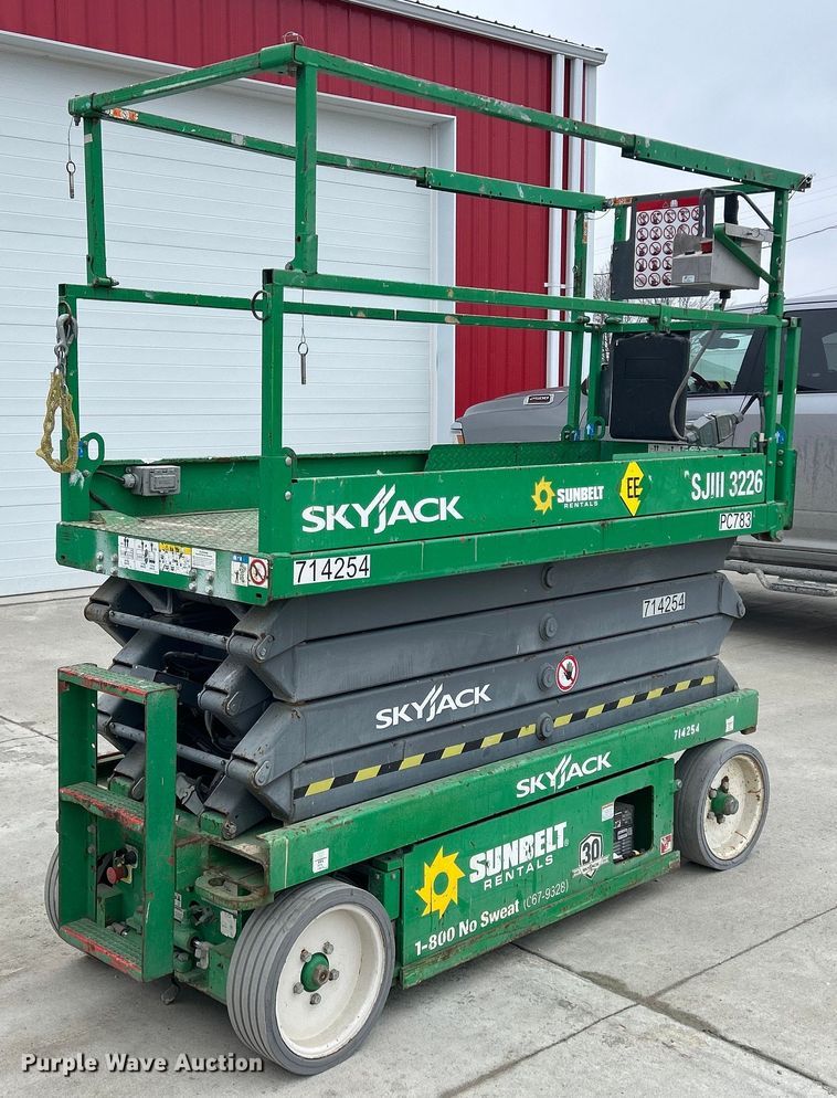 image for item MO9189 2015 Skyjack SJIII 3226 scissor lift
