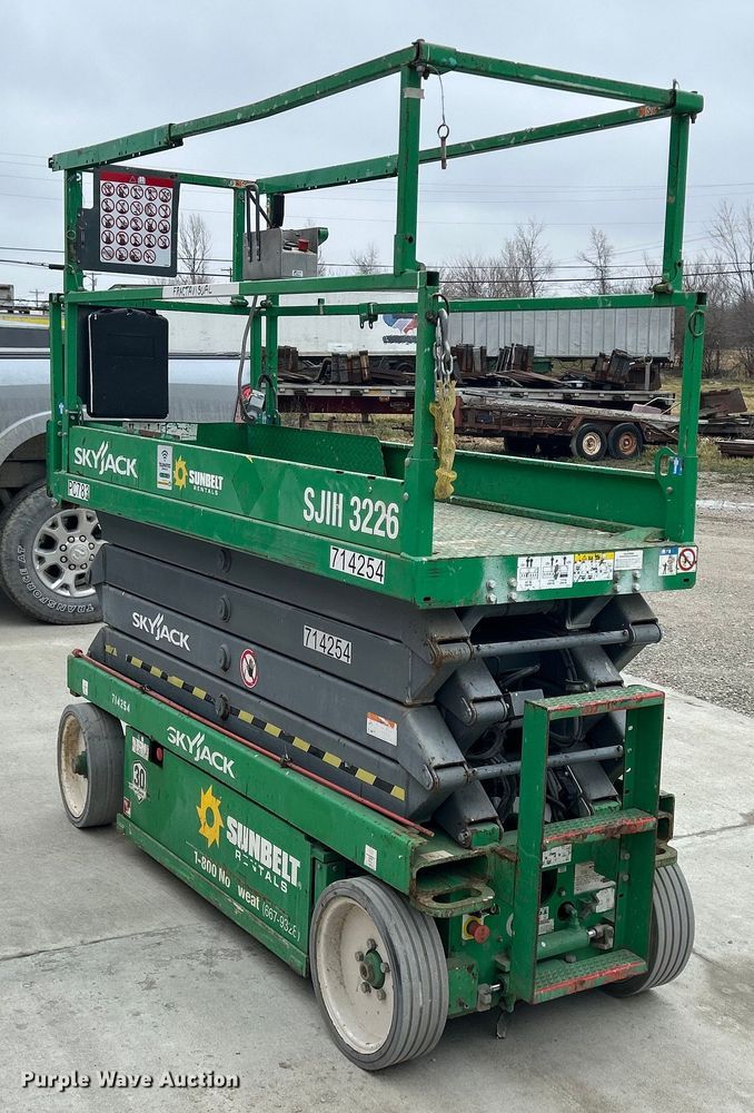 image for item MO9189 2015 Skyjack SJIII 3226 scissor lift