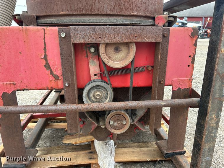 image for item MO9192 Small square bale processor 