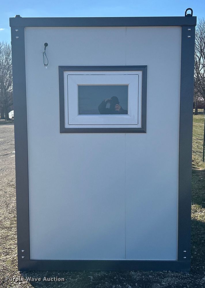 image for item MO9198 Bastone mobile restroom 