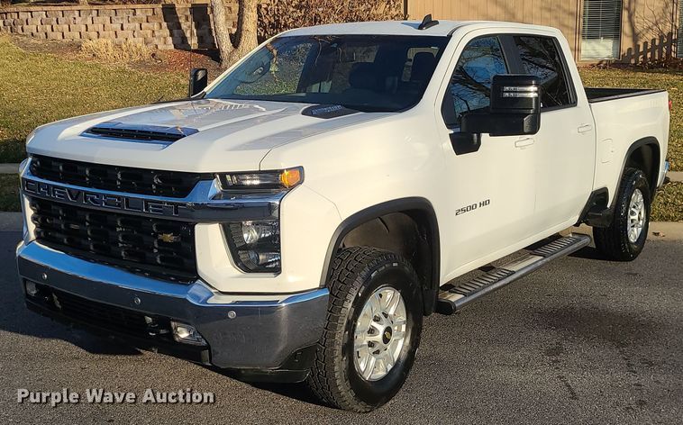 image for item MQ9616 2020 Chevrolet  Silverado 2500HD Crew Cab pickup truck