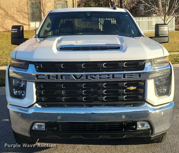 image for item MQ9616 2020 Chevrolet  Silverado 2500HD Crew Cab pickup truck