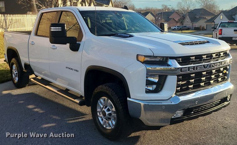 image for item MQ9616 2020 Chevrolet  Silverado 2500HD Crew Cab pickup truck