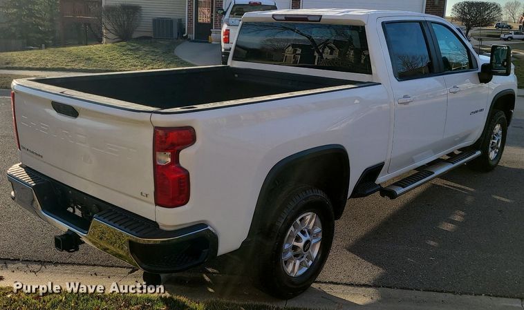 image for item MQ9616 2020 Chevrolet  Silverado 2500HD Crew Cab pickup truck