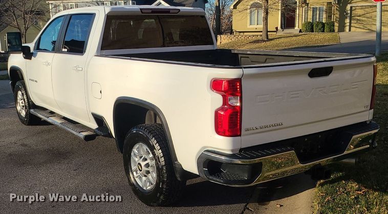 image for item MQ9616 2020 Chevrolet  Silverado 2500HD Crew Cab pickup truck