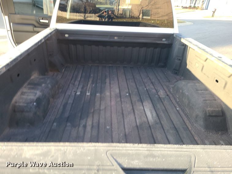 image for item MQ9616 2020 Chevrolet  Silverado 2500HD Crew Cab pickup truck