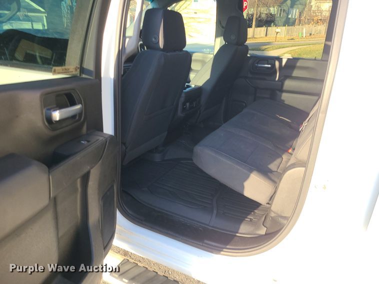 image for item MQ9616 2020 Chevrolet  Silverado 2500HD Crew Cab pickup truck