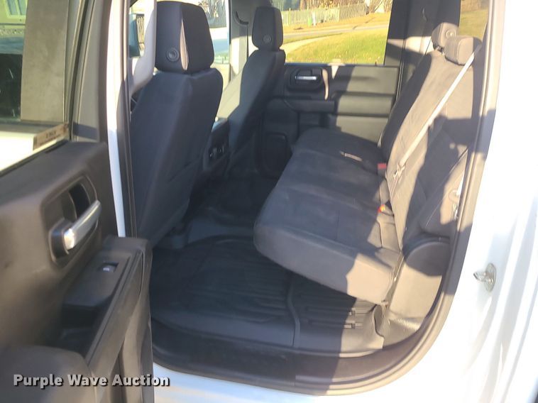 image for item MQ9616 2020 Chevrolet  Silverado 2500HD Crew Cab pickup truck