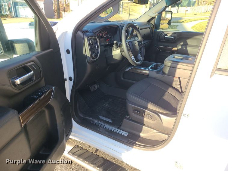 image for item MQ9616 2020 Chevrolet  Silverado 2500HD Crew Cab pickup truck