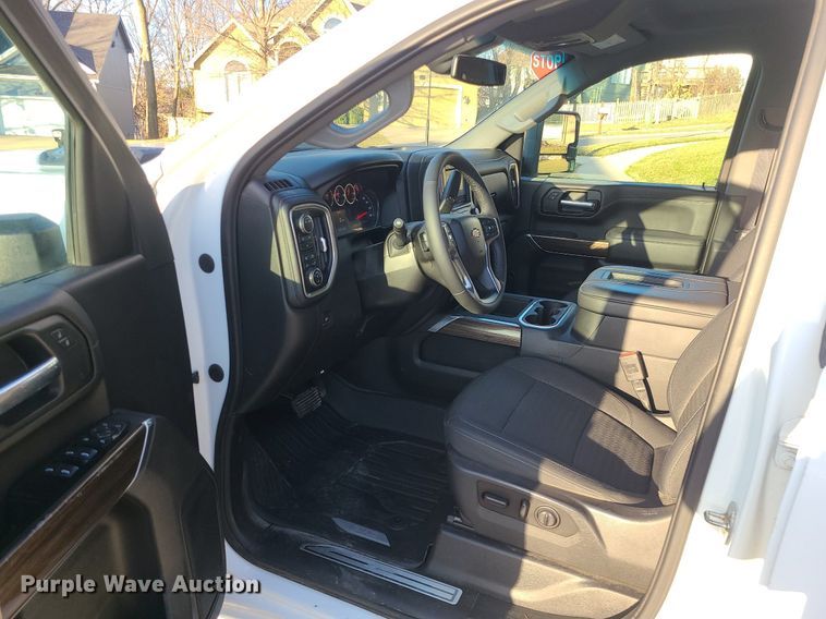 image for item MQ9616 2020 Chevrolet  Silverado 2500HD Crew Cab pickup truck