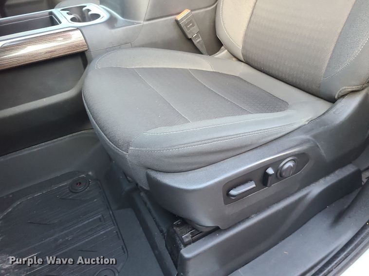 image for item MQ9616 2020 Chevrolet  Silverado 2500HD Crew Cab pickup truck